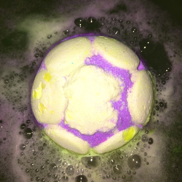 RARE LUSH COSMETICS HALLOWEEN ECTOPLASM JELLY BATH BOMB (Last One Available) - Picture 8 of 13